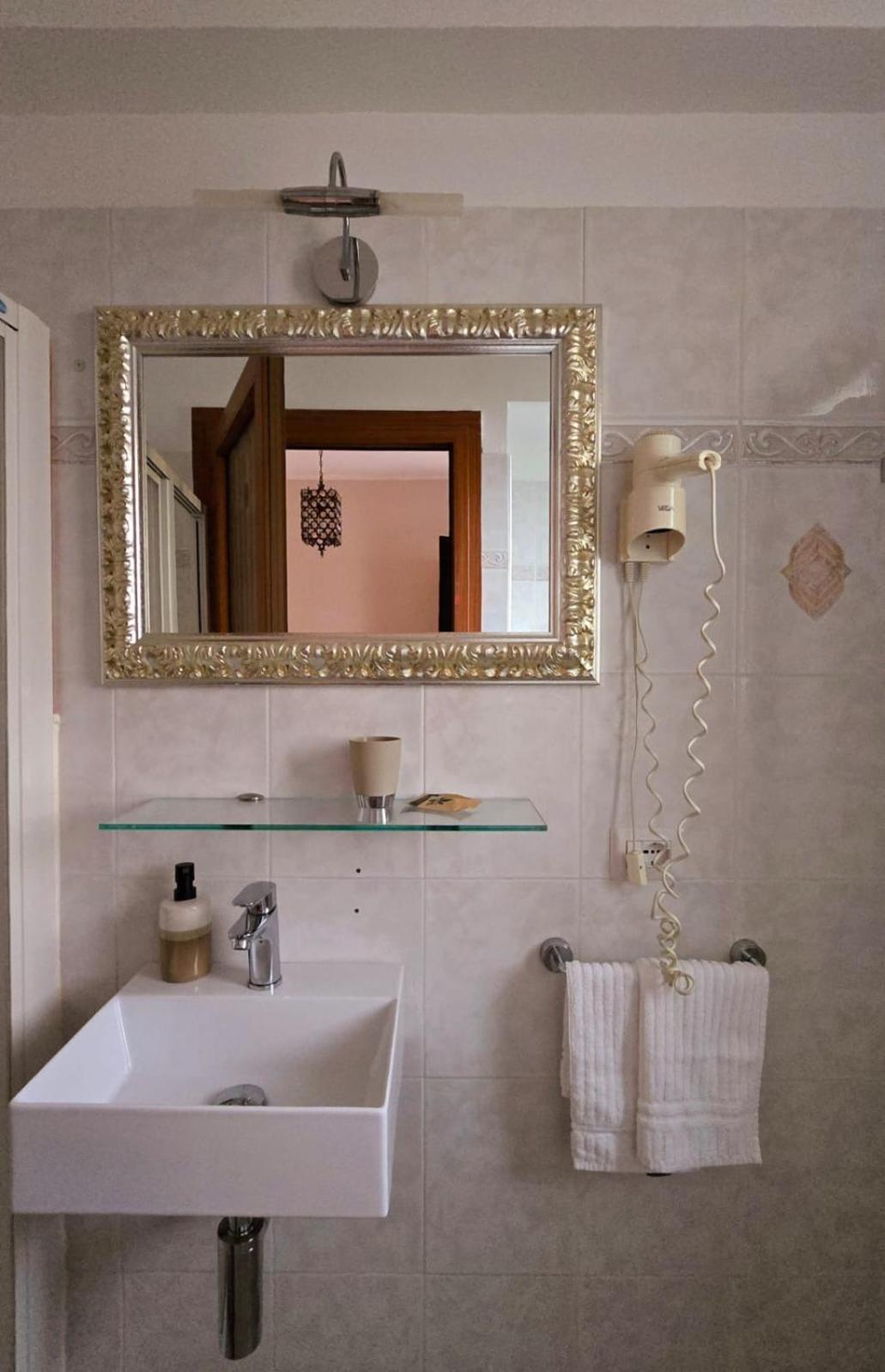 Residence Villa Margherita Канобио Екстериор снимка