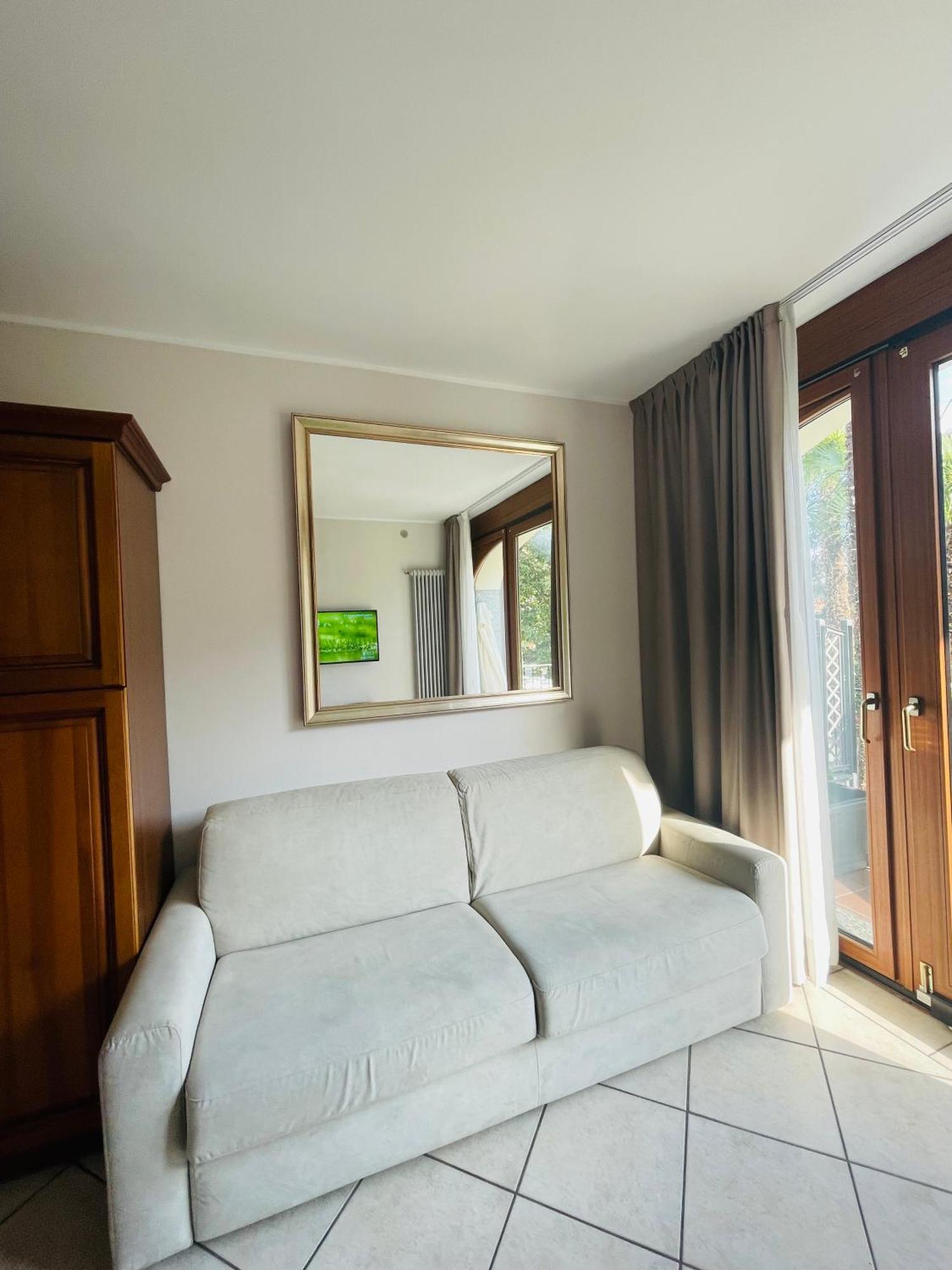 Residence Villa Margherita Канобио Екстериор снимка